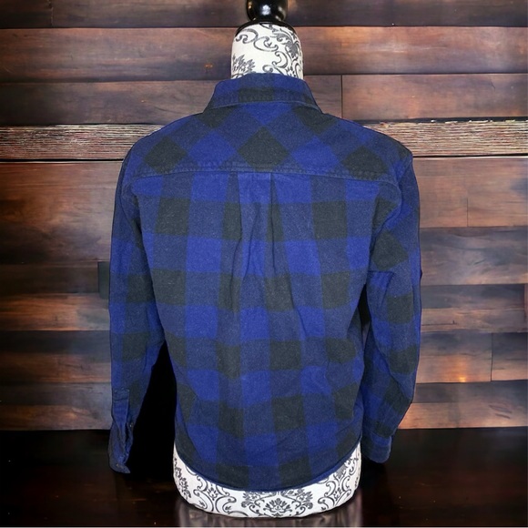 WILD FABLE Women’s cropped long sleeve plaid flannel- XSmall Oversized - Picture 3 of 7
